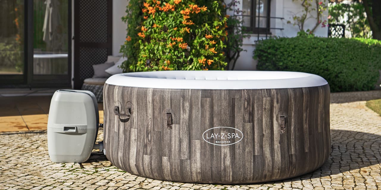 Hoe een gat in een opblaasbare spa van Lay-Z-Spa te repareren