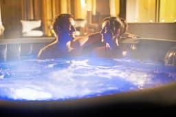 Opblaasbare bubbelbaden Lay-Z Spa Lay-Z-Spa Santorini Energy-Efficient Smart HydroJet Pro Opblaasbare Spa met App Bediening 5-7 Personen Bestway 5