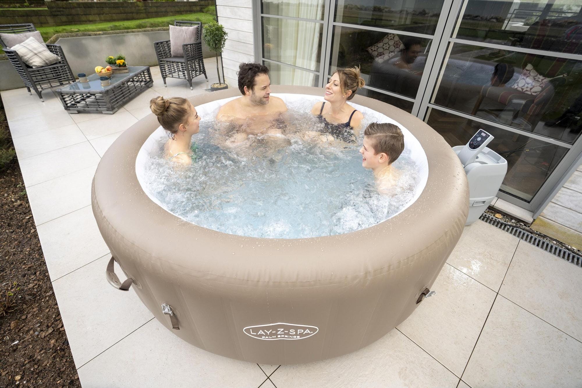 Opblaasbare bubbelbaden Lay-Z Spa Lay-Z-Spa Palm Springs AirJet opblaasbare spa 4-6 personen Bestway 1